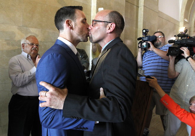 Greece Parliament Legalizes Same Sex Marriage English Edition
